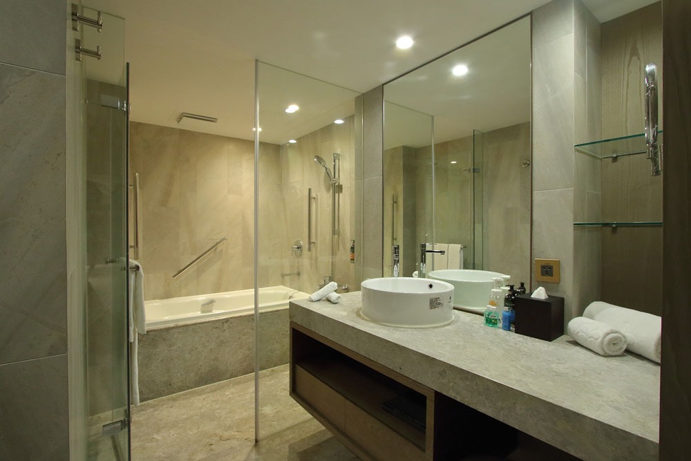 eluxe Suite (bathroom)