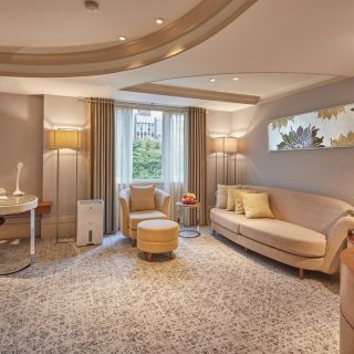 Corner Suite (Living Room)