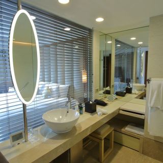 Premier Room (Bathroom)
