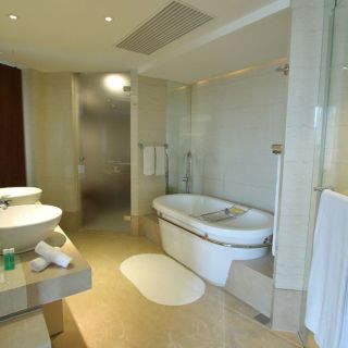 Corner Suite (Bedroom)