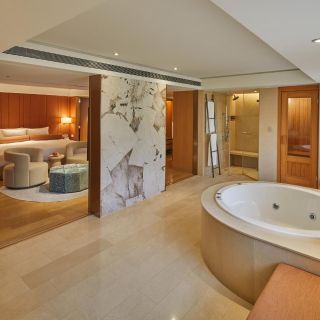 Royal SuiteRoyal Suite (Bathroom)